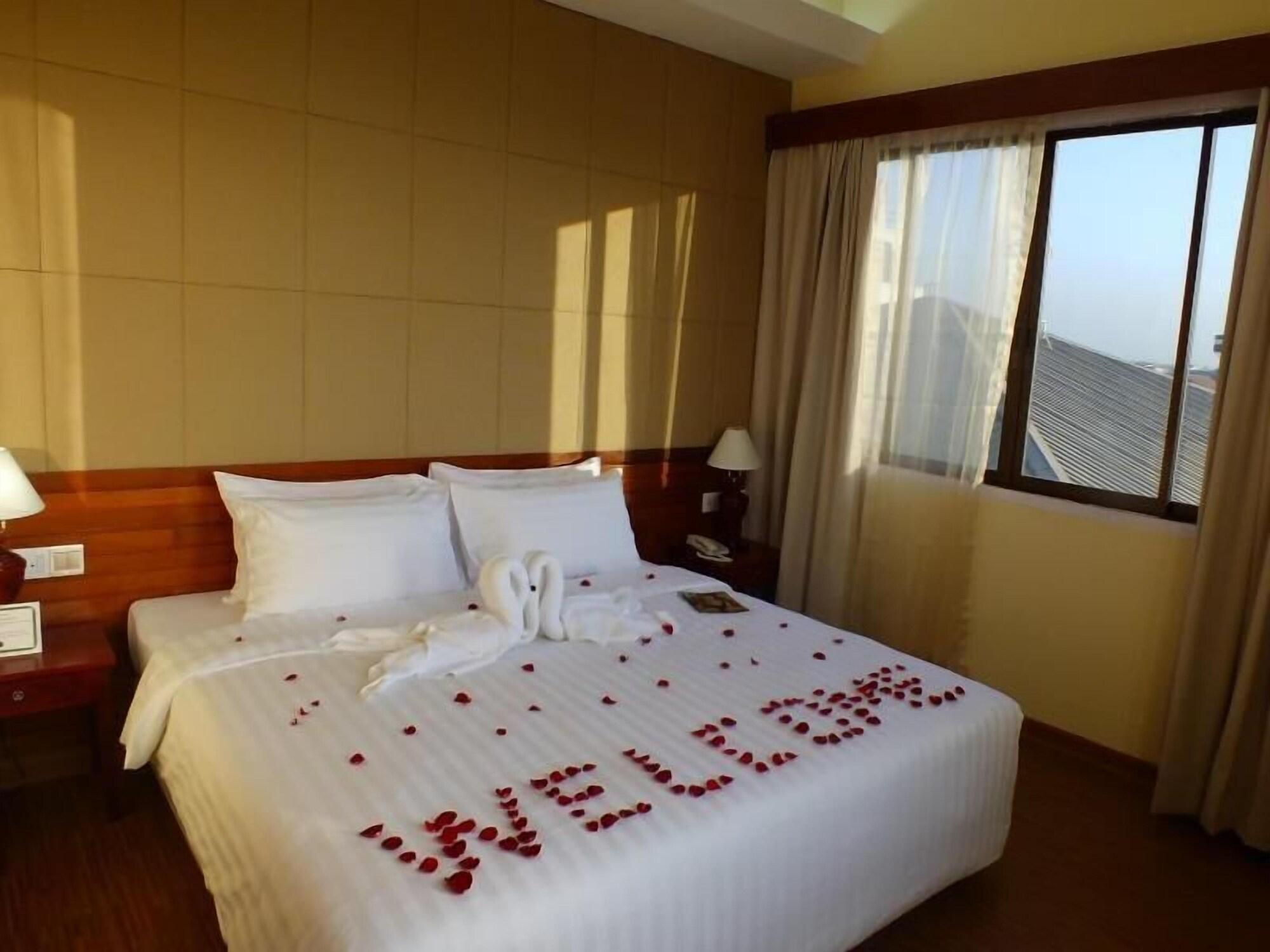Oway Grand Hotel Mandalay Exterior photo