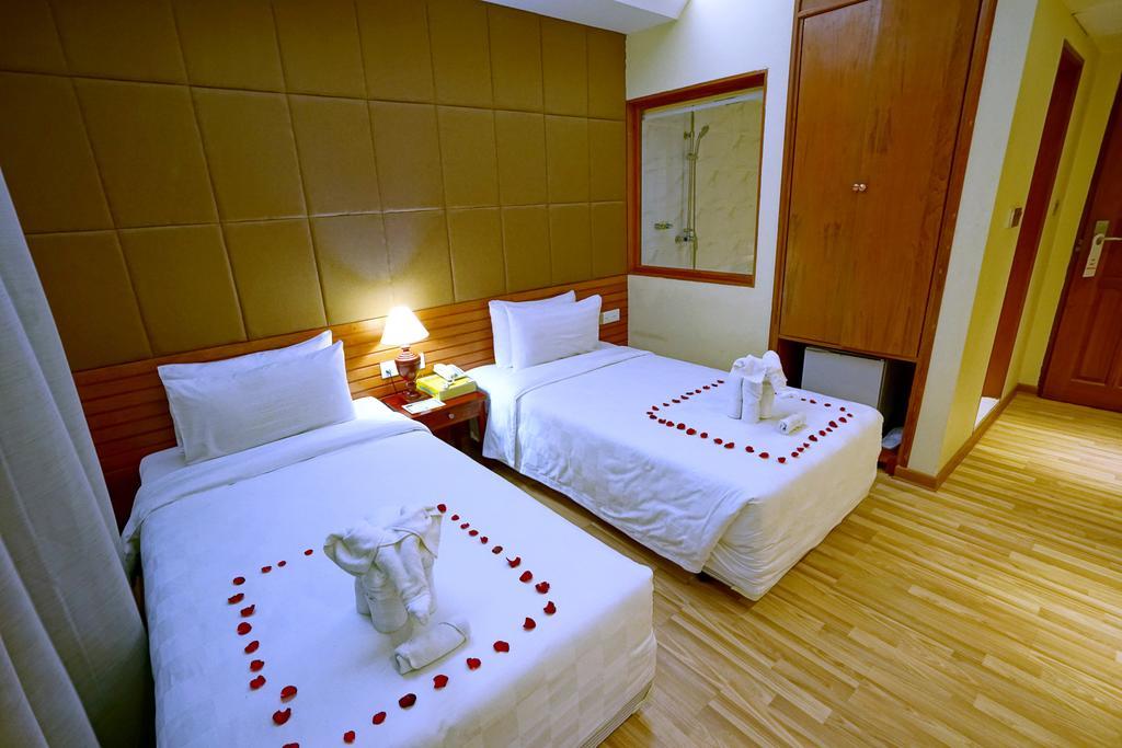 Oway Grand Hotel Mandalay Exterior photo